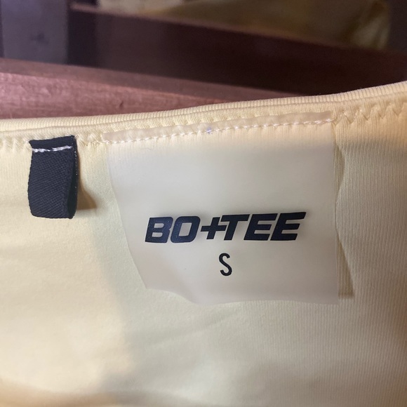 Bo+tee Crop Top - Picture 2 of 3